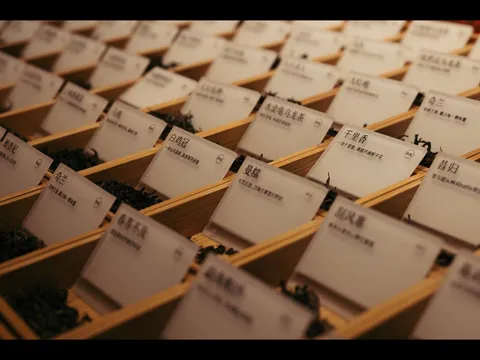 綠茶 vs 紅茶:咖啡因、功效與風味差異