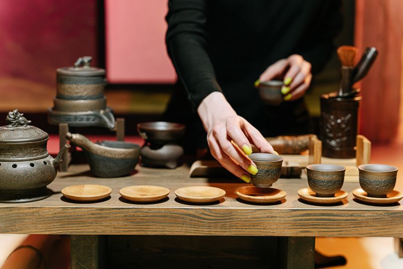 優雅茶道場景展現傳統茶文化與美感,反映T2設計風格理念 | Elegant tea ceremony scene showcasing traditional tea culture and aesthetic reflecting T2 design philosophy